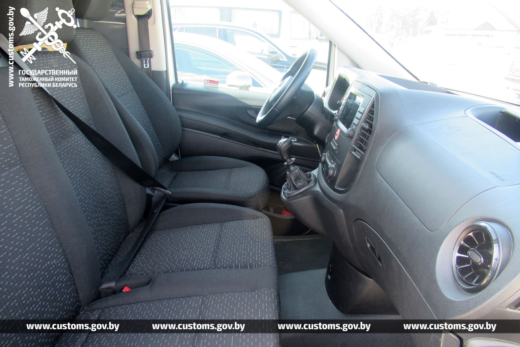 mercedes 2021 10 tys 01 min