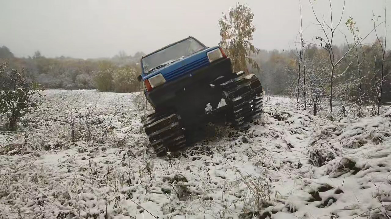 Белорус своими руками собрал вездеход на гусеницах и покорил ТикТок