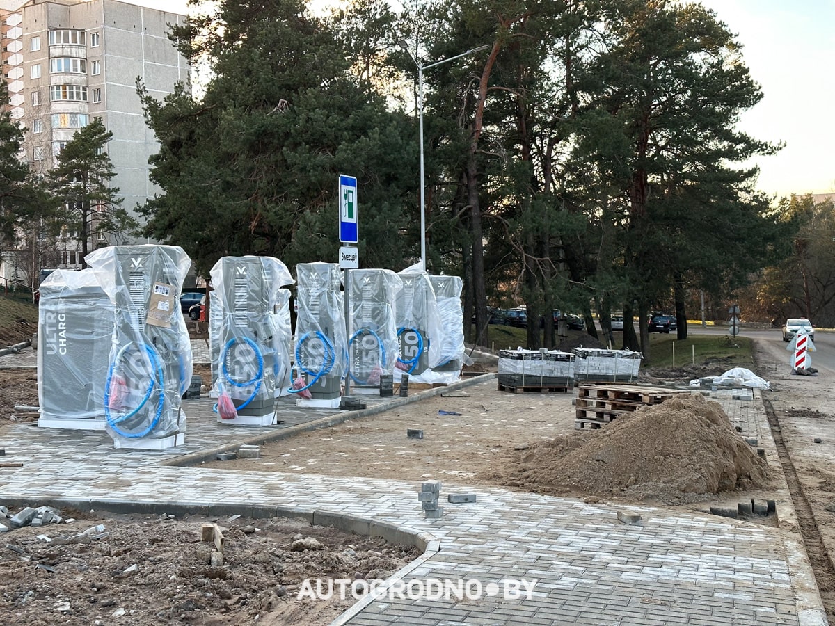 Невероятно, но факт: Маланка ставит в Гродно 12 мощнейших зарядных станций. Такая 1 есть только в Минске