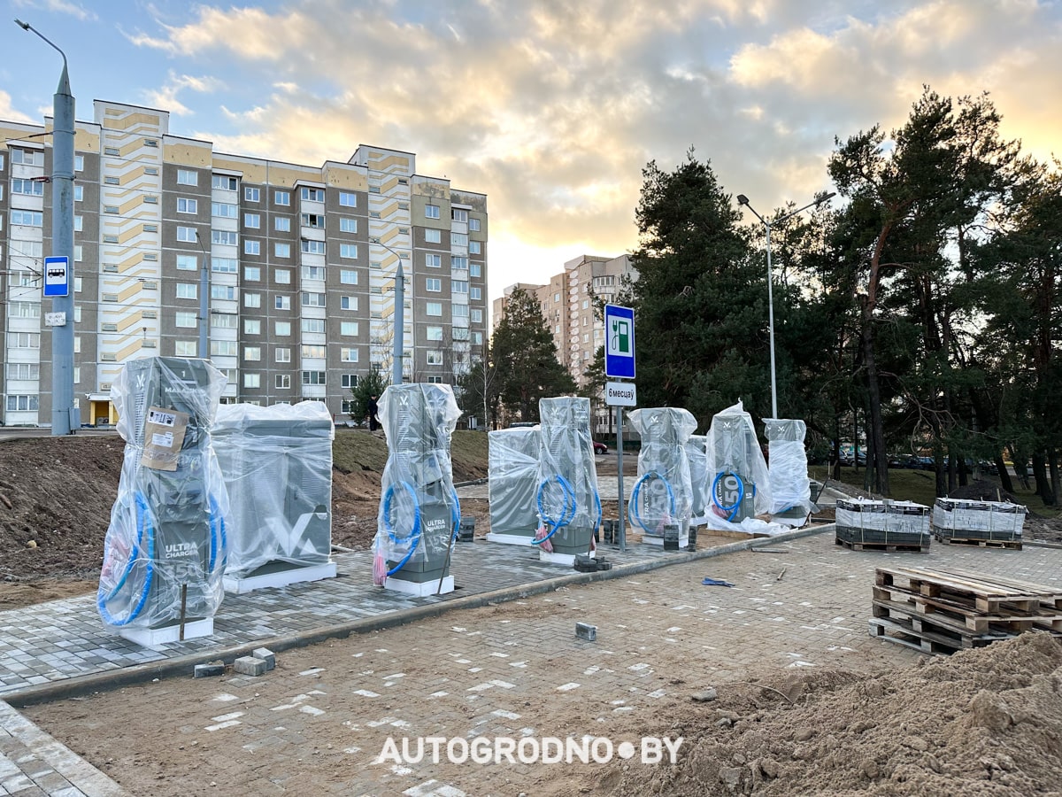 Невероятно, но факт: Маланка ставит в Гродно 12 мощнейших зарядных станций. Такая 1 есть только в Минске