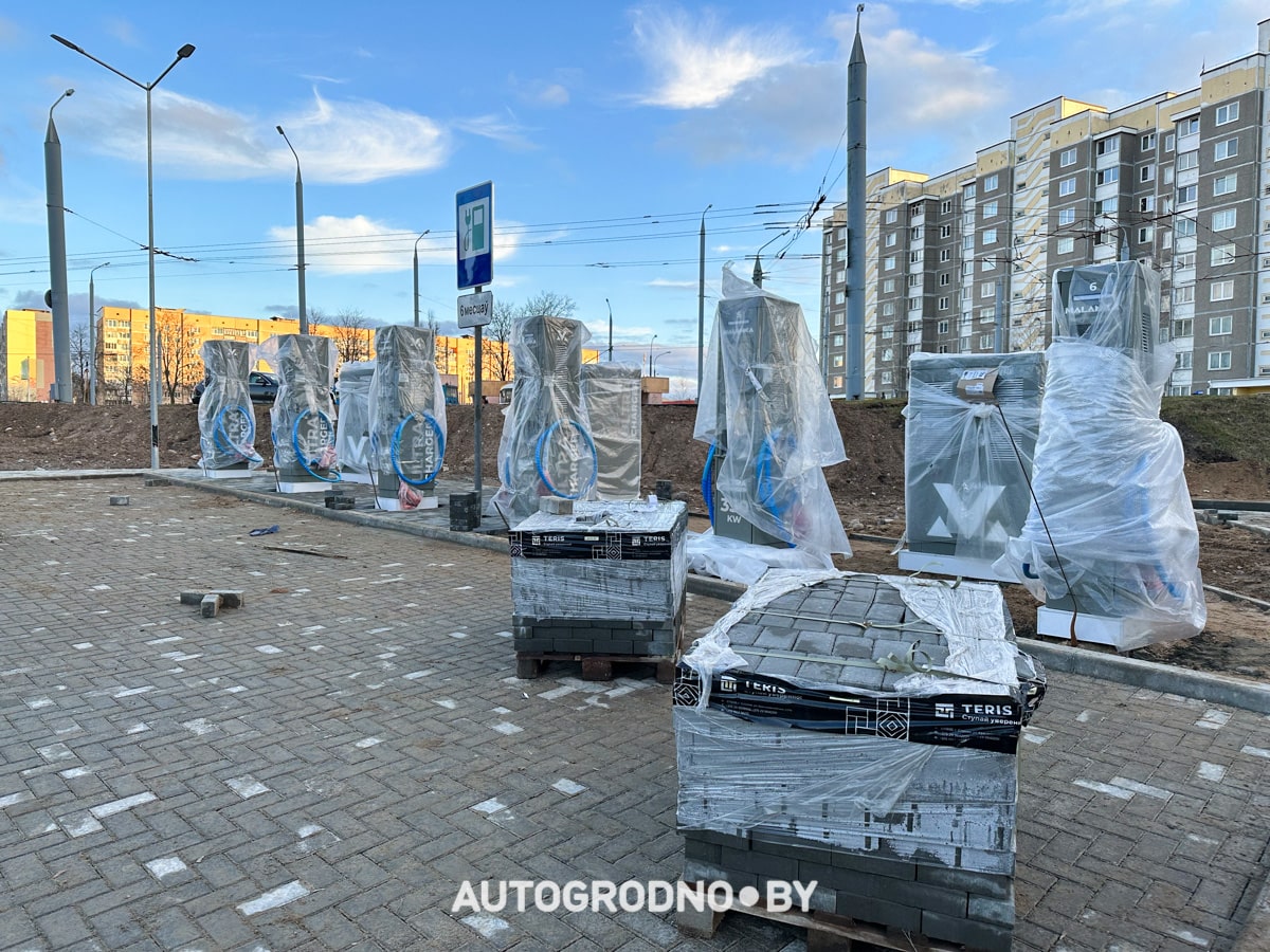 Невероятно, но факт: Маланка ставит в Гродно 12 мощнейших зарядных станций. Такая 1 есть только в Минске