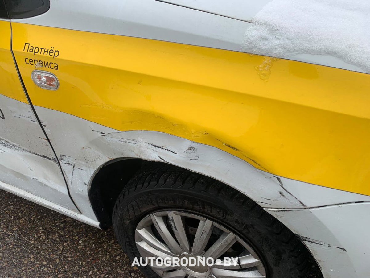 Гродненец показал, как угонщик авто побил его рабочий VW Polo