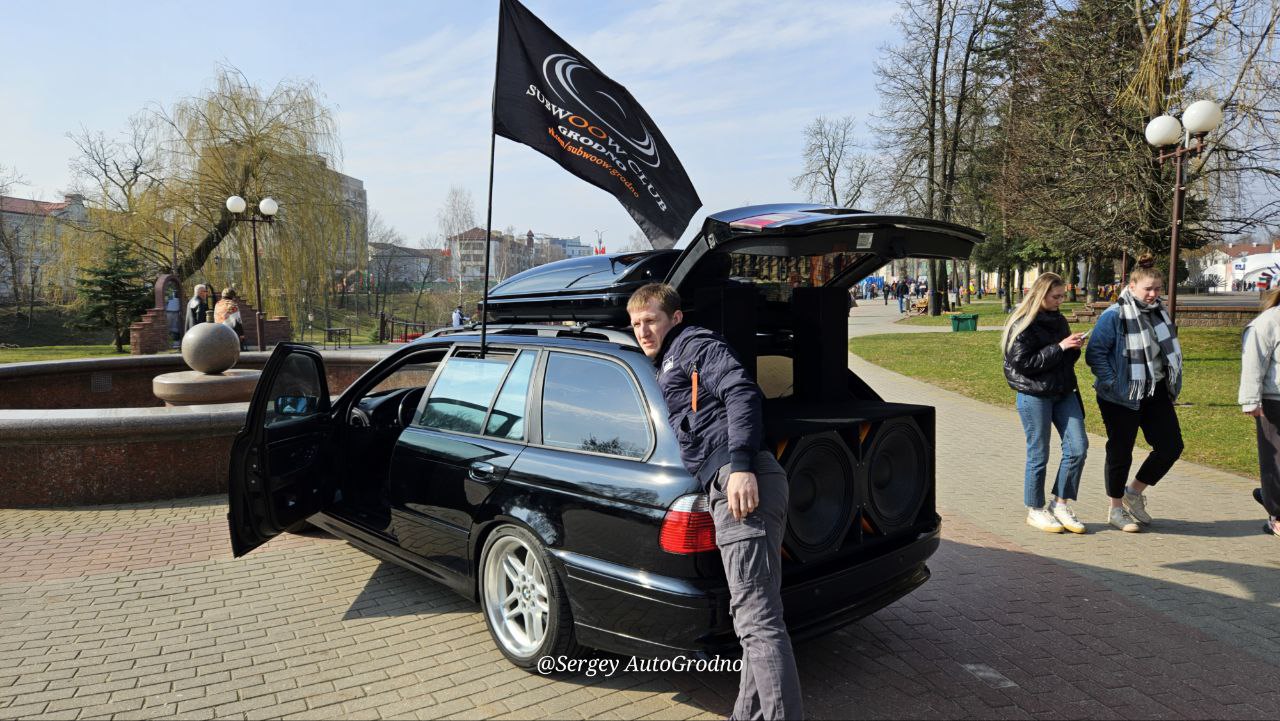 Фотофакт: авто и мотоклубы Гродно выставили свою технику на фестивале в центре