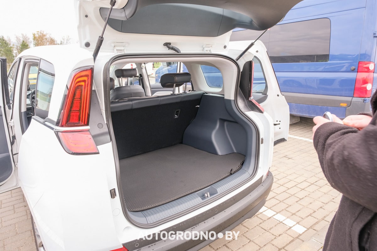 Новый электромобиль Bestune NAT с гарантией 400 тысяч: примеряем его под такси