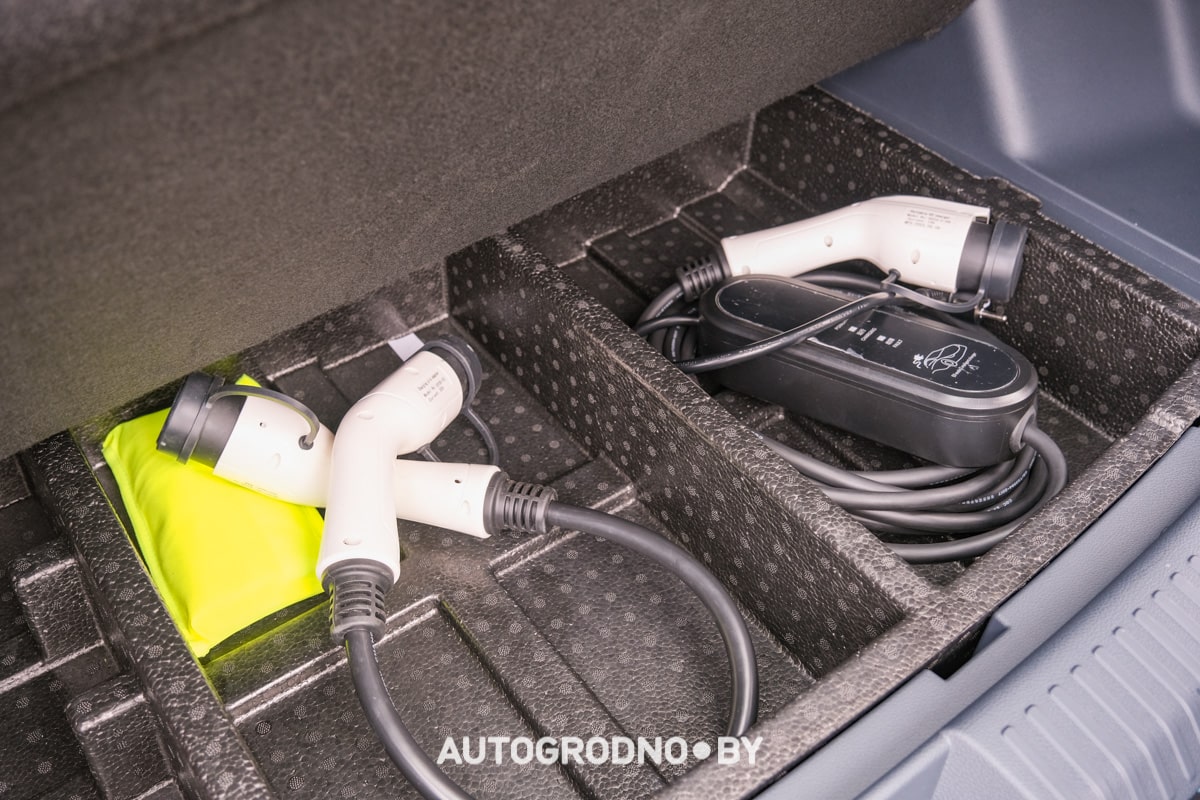 Новый электромобиль Bestune NAT с гарантией 400 тысяч: примеряем его под такси