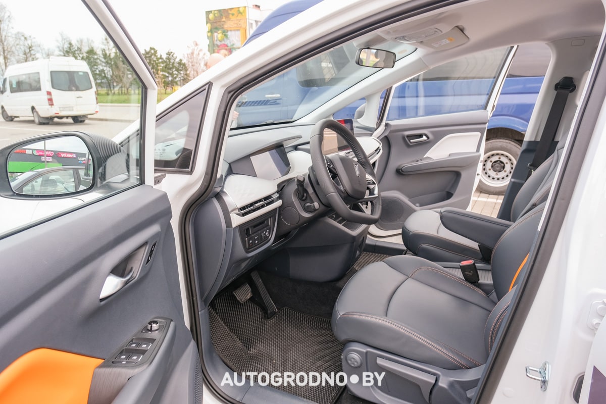 Новый электромобиль Bestune NAT с гарантией 400 тысяч: примеряем его под такси