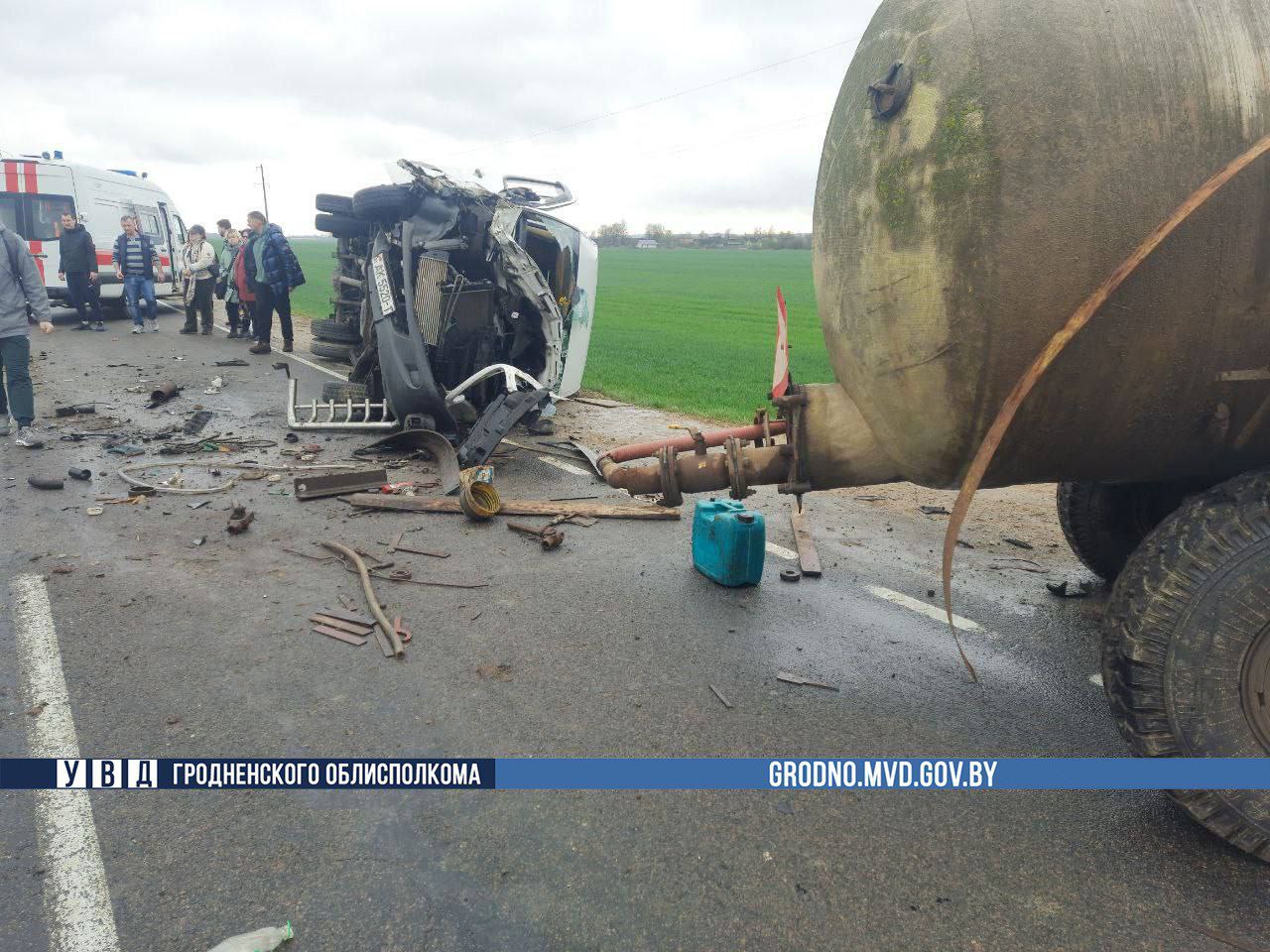 Серьезная авария с маршруткой и трактором в Мостовском районе: пострадали дети и взрослые