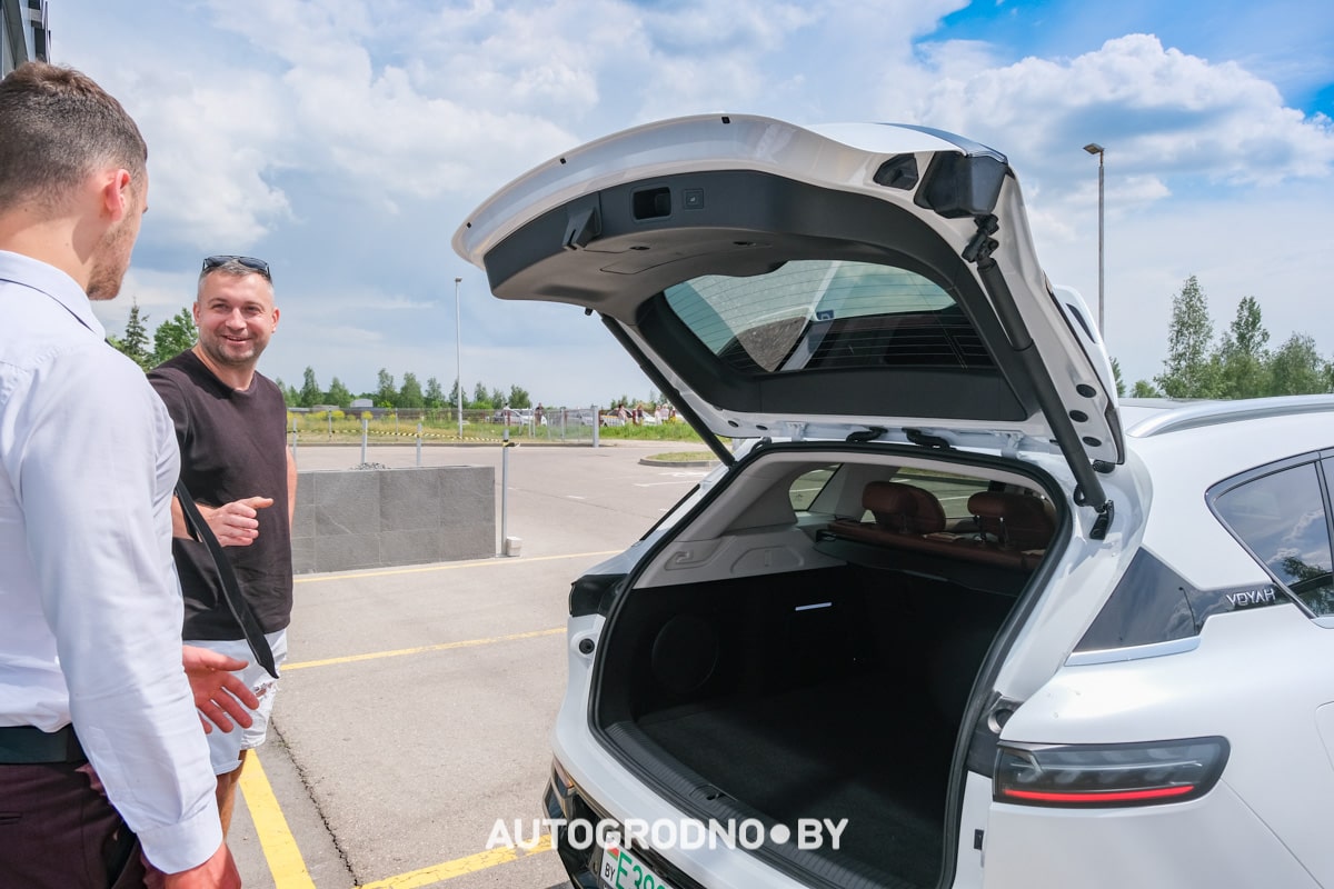 Voyah Free Pro тест-драйв