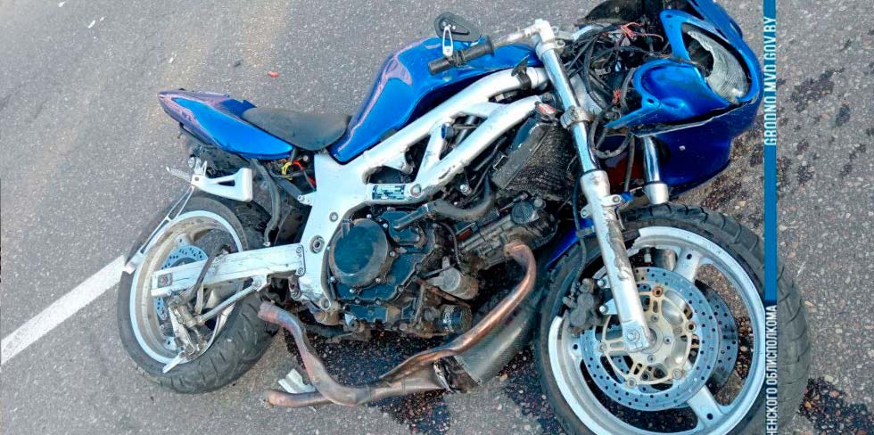 Ужасная авария в Новогрудке: мотоциклист столкнулся с бусом, затем с легковым авто и погиб