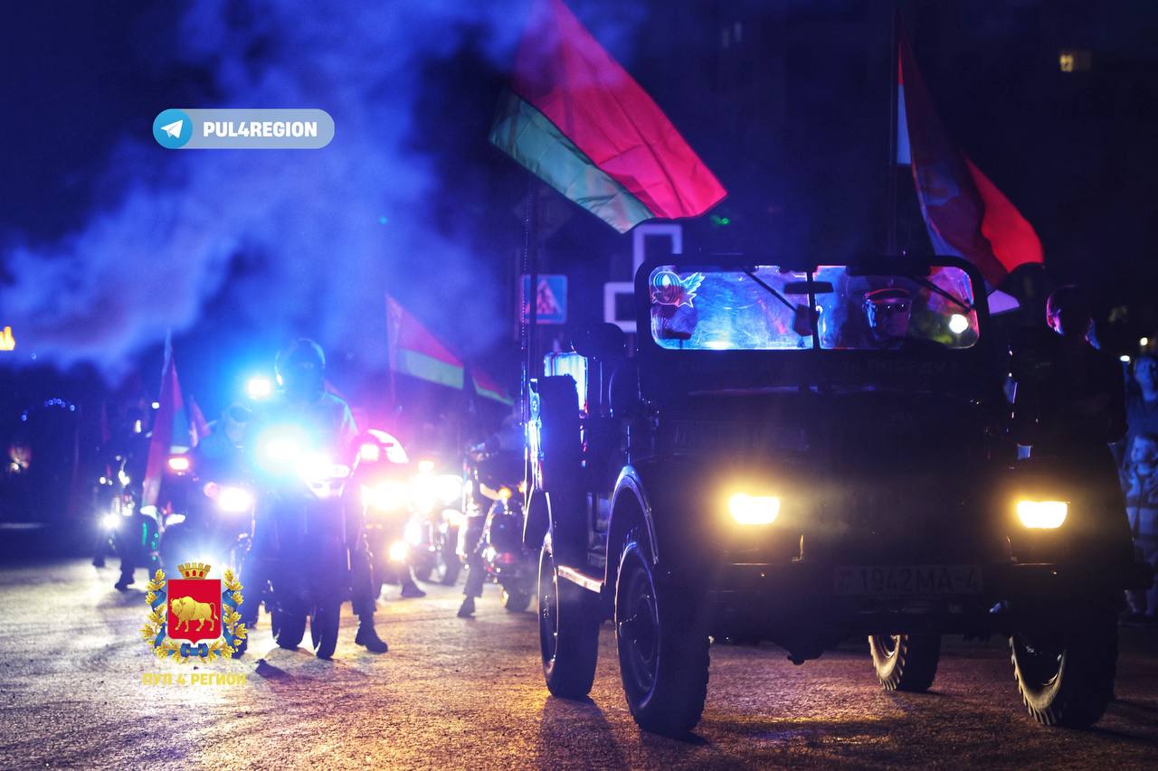 Ночью в Лиде открыли новую дорогу. Посмотрите, сколько людей пришло на это событие!