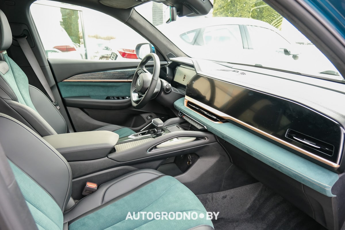 В Гродно снизили цены на Geely Tugella и Geely Monjaro