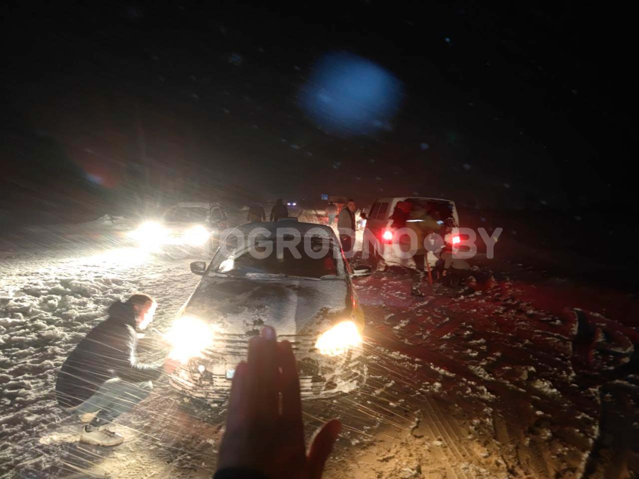 Это был сложный день: как водители Гродно пережили снегопад 20 января