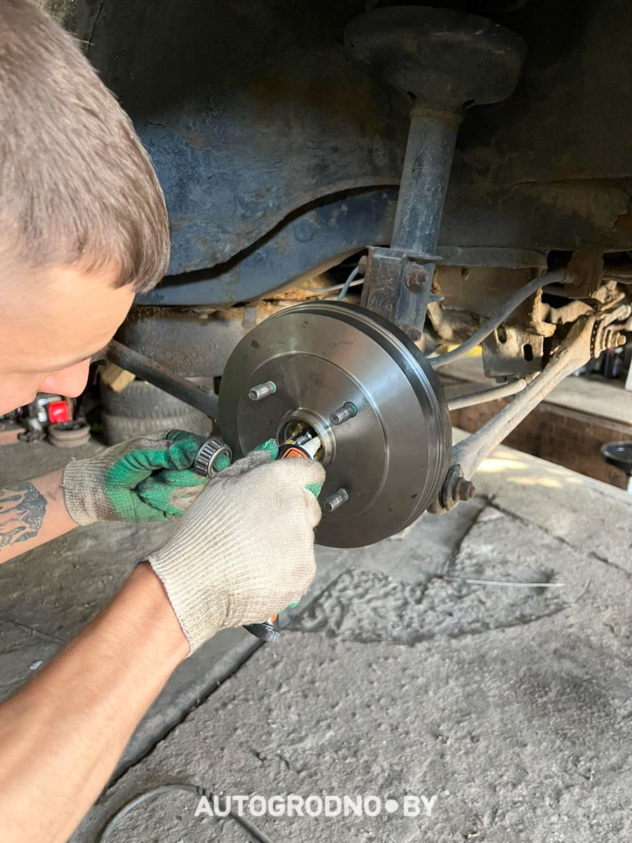 Mazda 626 GC 1985 года выпуска (44)