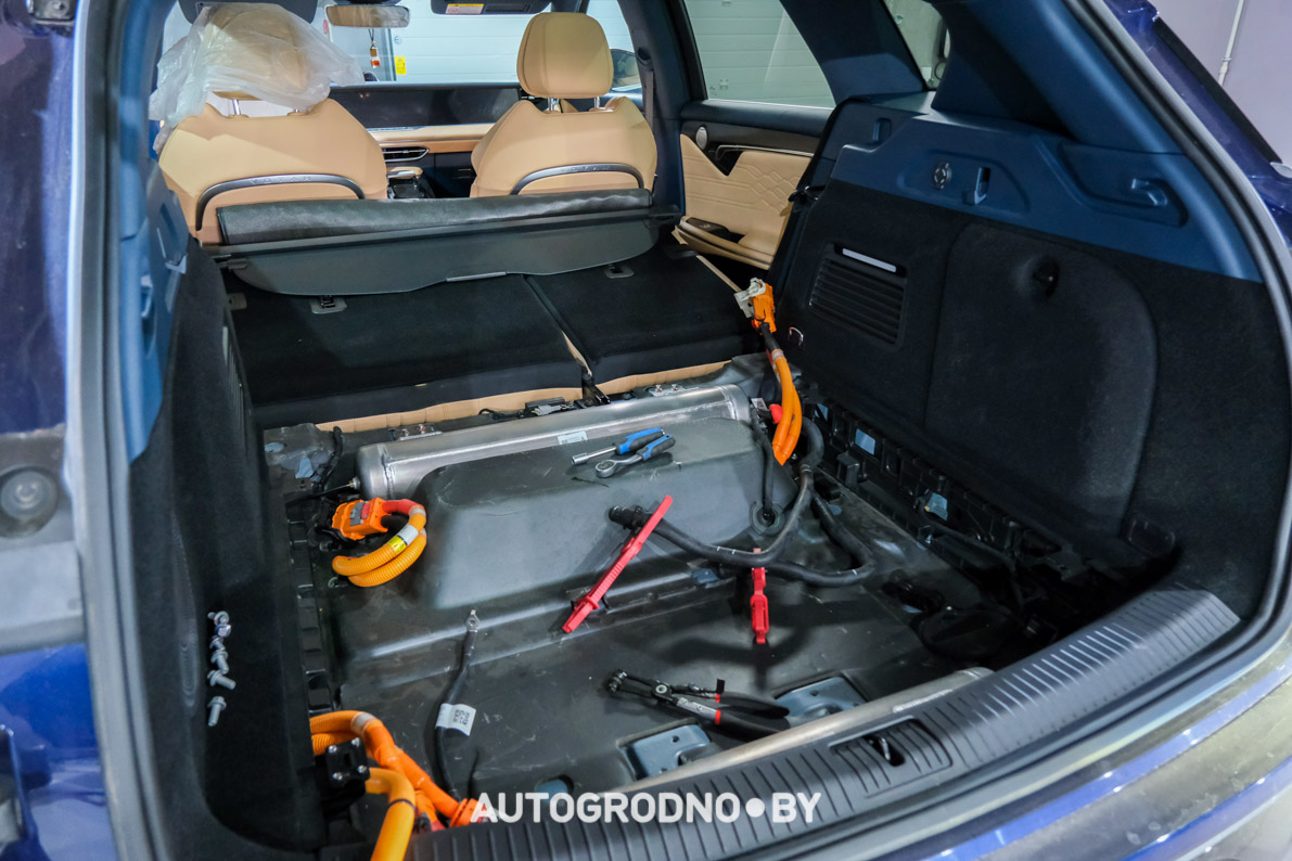 Установка СИМ-карты в электромобиль