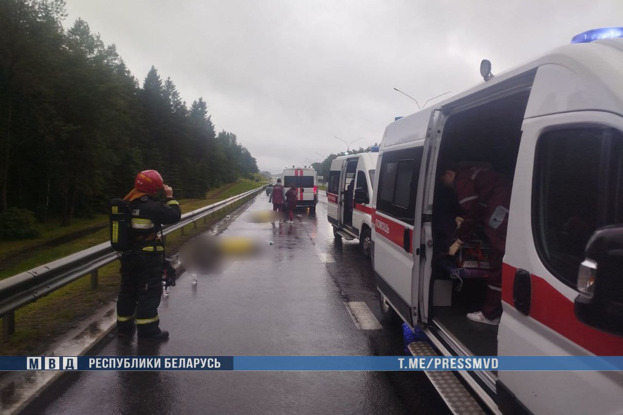 minsk aeroport mercedes 28 06 02