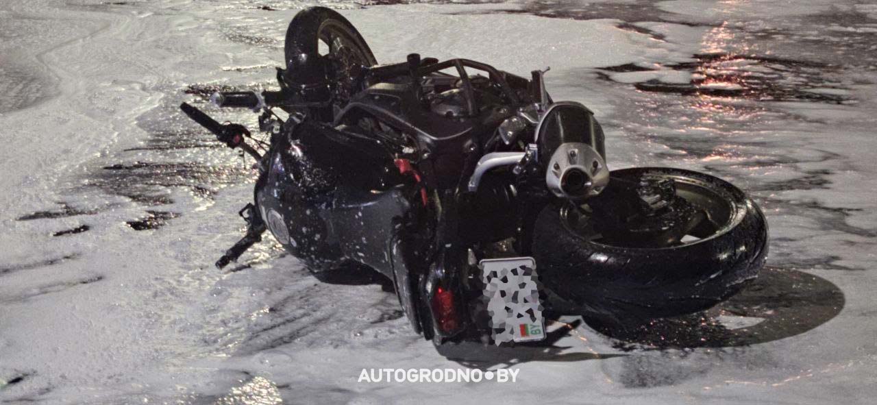 Мотоциклист ударом перевернул автомобиль: серьезное происшествие в Гродно. Репортаж
