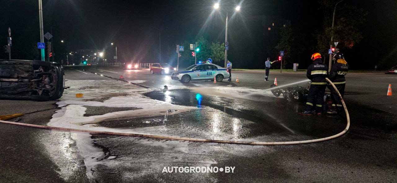 Мотоциклист ударом перевернул автомобиль: серьезное происшествие в Гродно. Репортаж