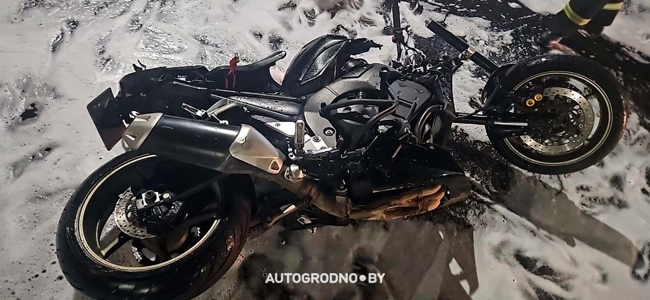 Мотоциклист ударом перевернул автомобиль: серьезное происшествие в Гродно. Репортаж