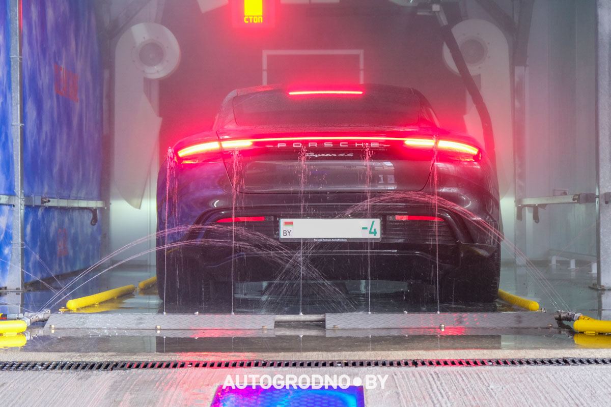 Робот мойка в Гродно ТРК Тринити