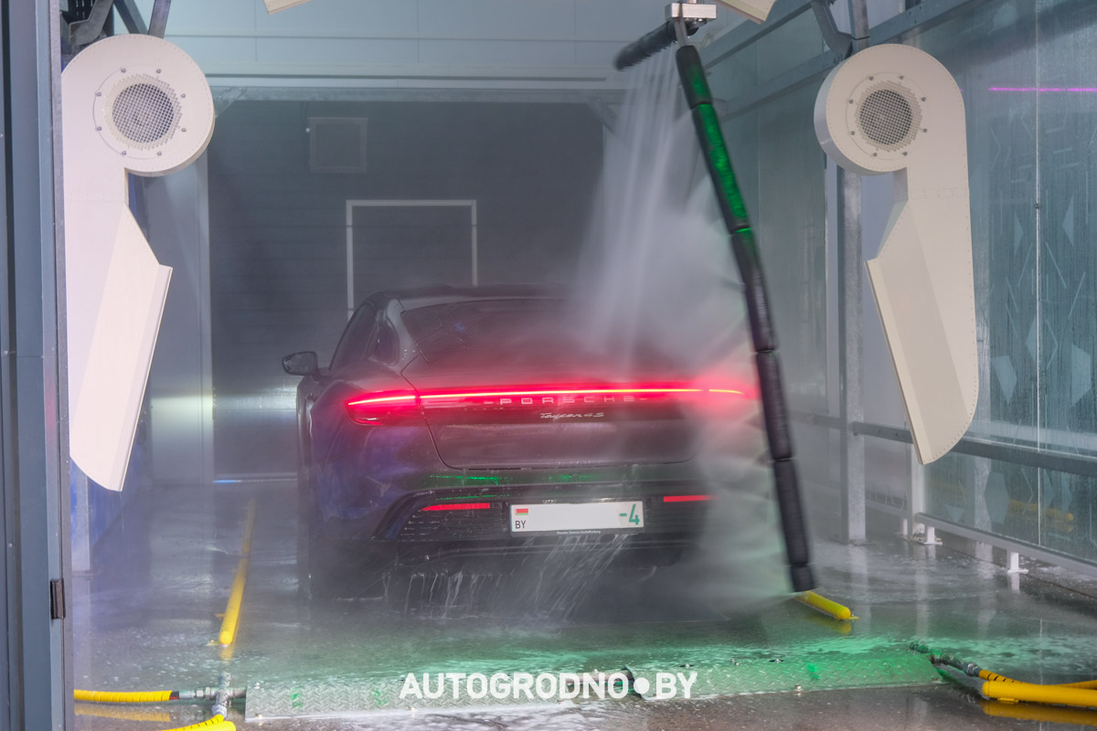 Робот мойка в Гродно ТРК Тринити