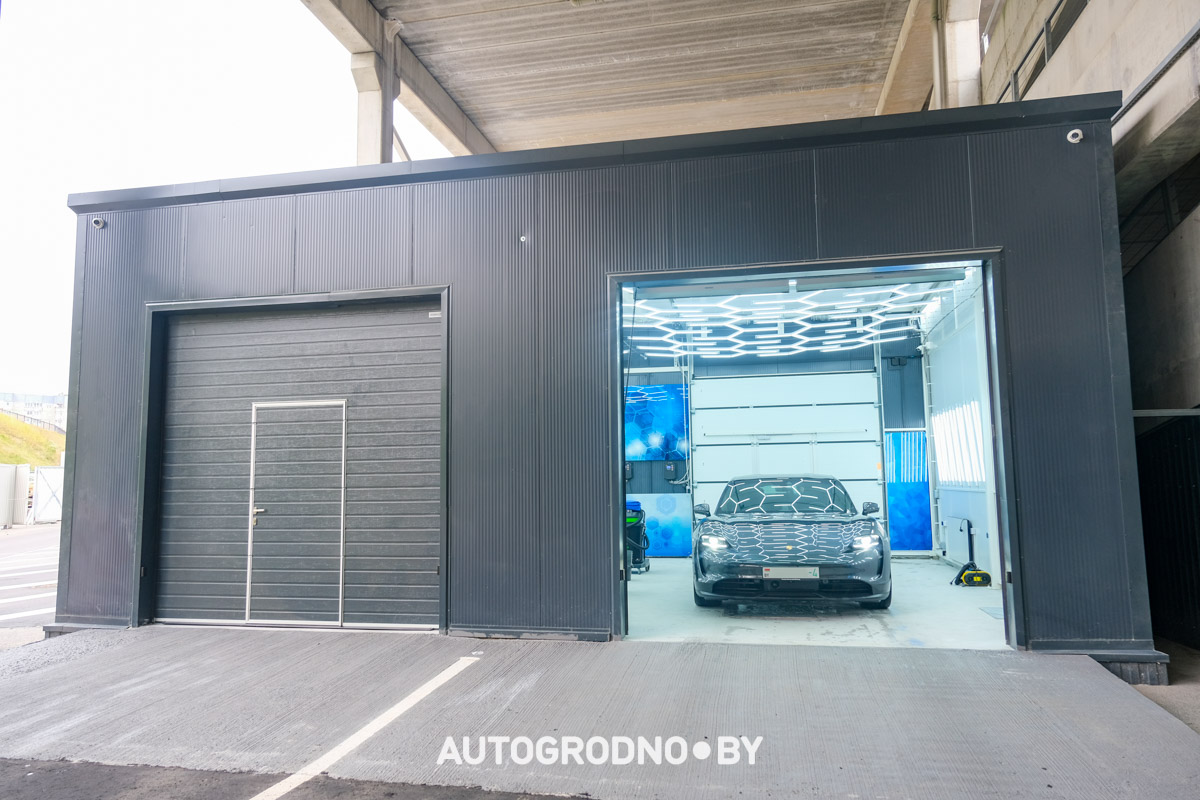 Робот мойка в Гродно ТРК Тринити