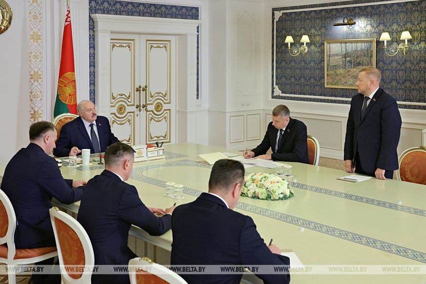 mtz gendirektor nov traktor 01