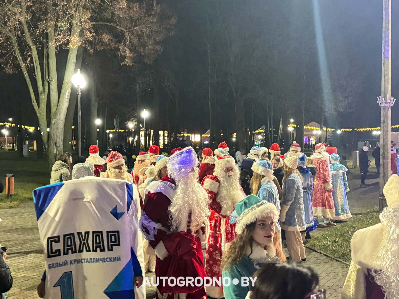 12 декабря автоклубы Гродно зажгли главную ёлку в Скиделе