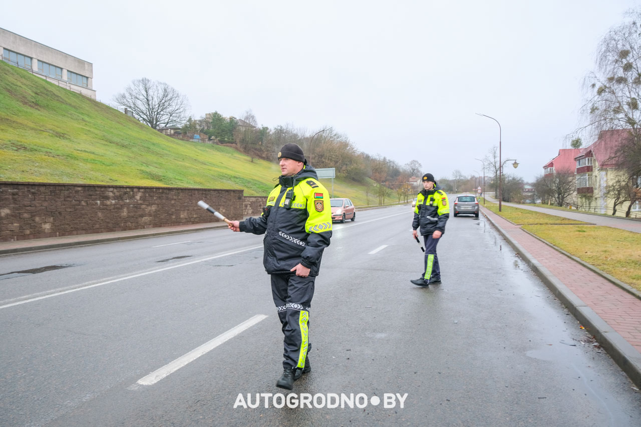 Рейд ГАИ Гродно - на летних или зимних шинах ездят водители Беларуси