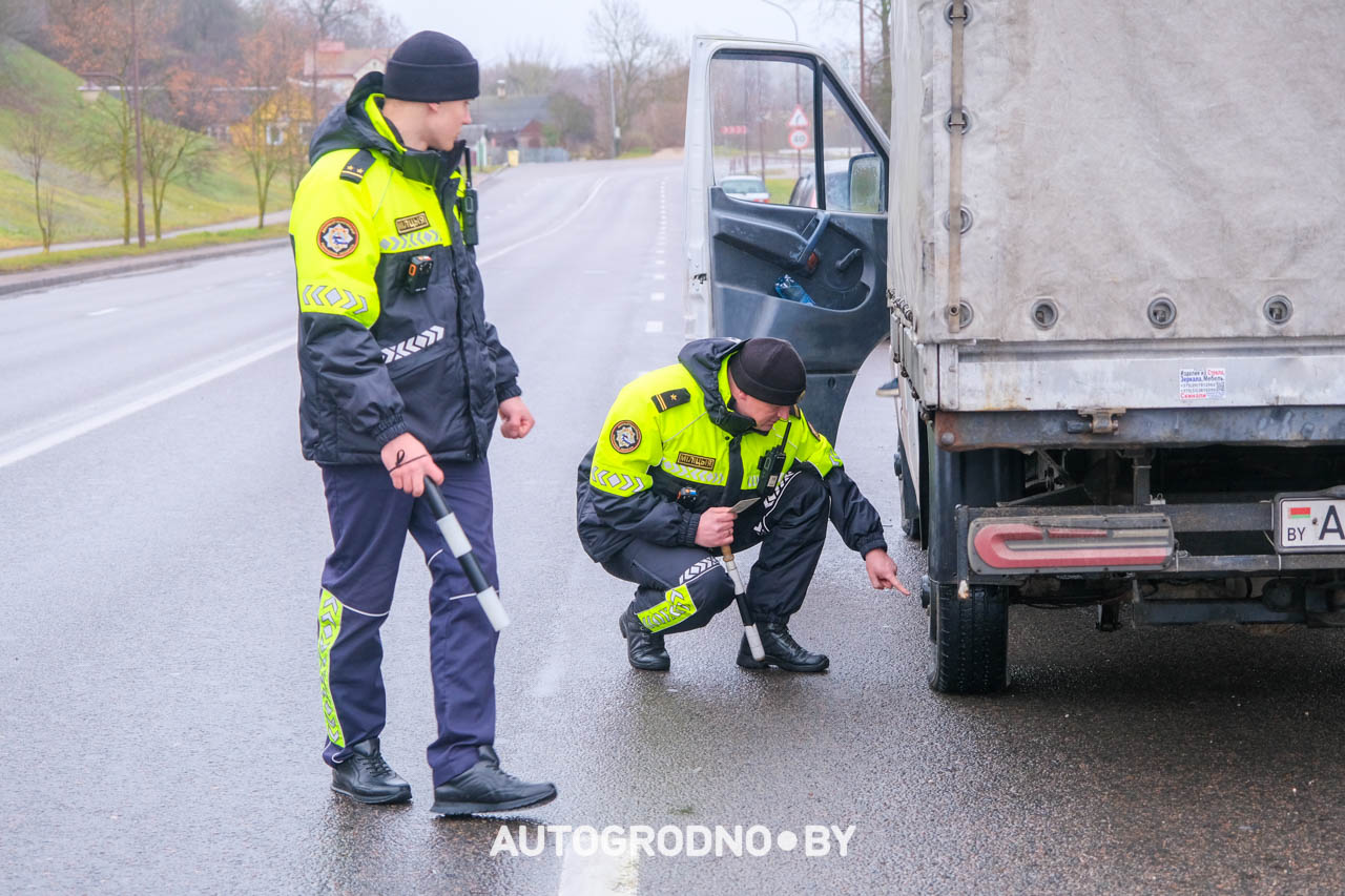 Рейд ГАИ Гродно - на летних или зимних шинах ездят водители Беларуси