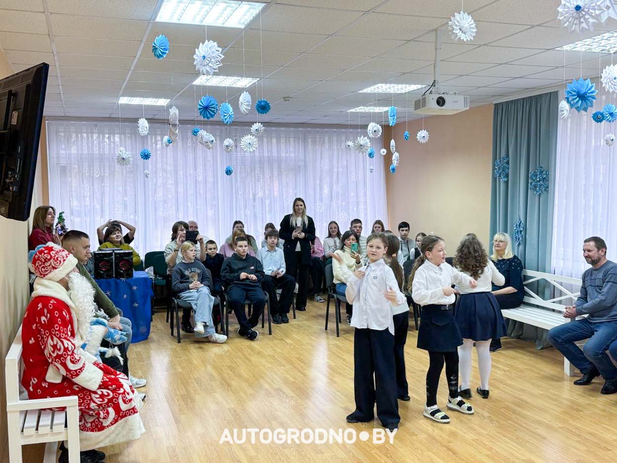 автоклубы Гродно навестили Детский Дом в Лойках