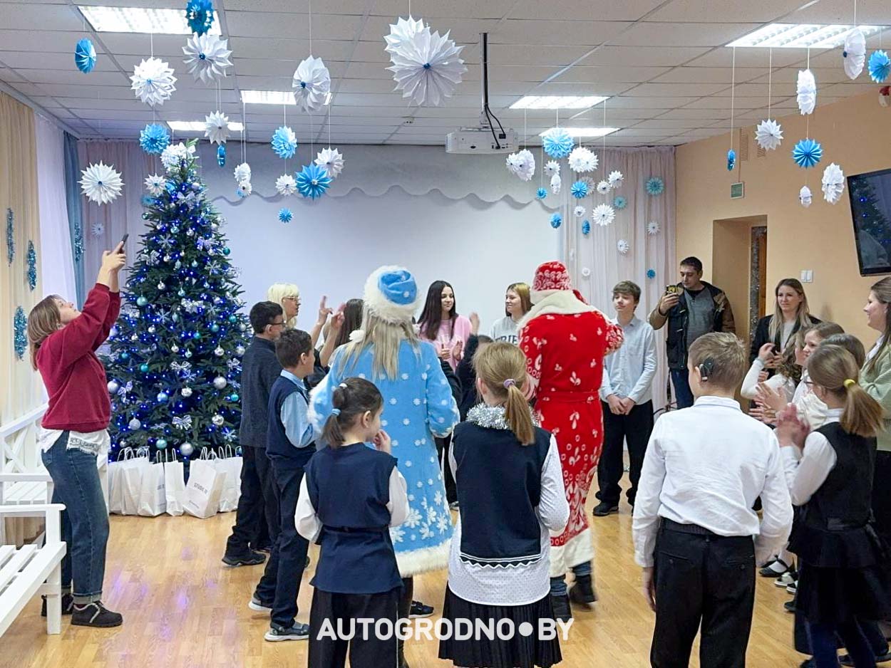 автоклубы Гродно навестили Детский Дом в Лойках