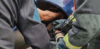 В Волковыске руку мужчины зажало в пружине подвески. Помогли спасатели