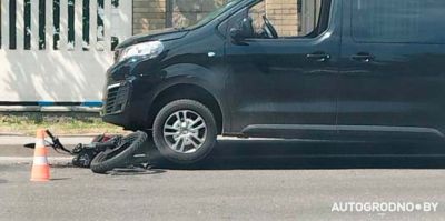 На улице Красноармейской микроавтобус сбил девушку на мотоцикле. Комментарий ГАИ