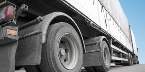 Белорус вез опасный груз по немецкому автобану 36 часов без отдыха. А полуприцеп был похож на груду металлолома