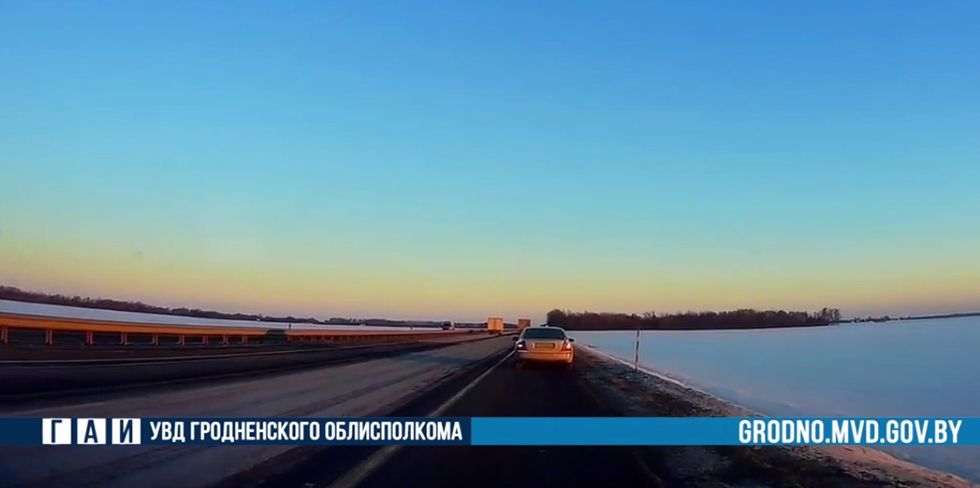 На трассе М6 замерз Volvo – а в нем женщина и трое детей. Помощь пришла вовремя