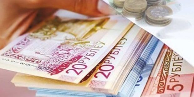 В Гродно на владельцев компании такси завели уголовные дела за зарплаты "в конвертах"