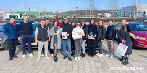 Сегодня в Гродно собирались водители такси: они хотят помочь Веронике Хылковской