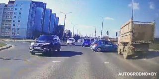 Разгадан сценарий ДТП Peugeot и МАЗа на Девятовке в Гродно: появилось видео вблизи
