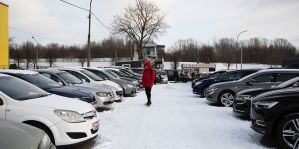 "Ни белорусов, ни россиян, ни казахов сейчас нет!" Журналисты проехались по автохаусам в Гродно