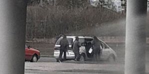 "Увел пассажирку из буса чуть ли не за руку". Водители жалуются на возвращение "бомбил-зазывал"