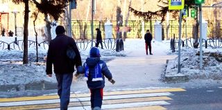 Помните ли вы, что нужно пропускать пешеходов при въезде на прилегающую территорию и выезде с нее? Когда еще?