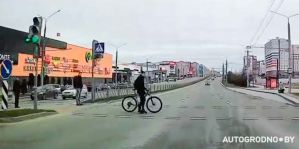 На Дубко в Гродно чуть не сбили велосипедиста: как это было