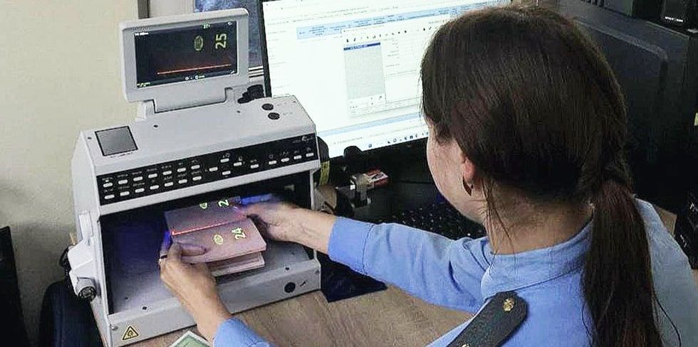 Таможенники взяли на себя функции пограничников в "Каменном Логе"