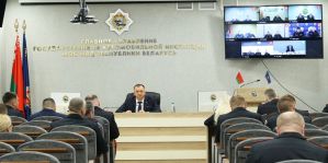 На дороги Беларуси выведут тяжелую технику: вездеходы, БТРы. МВД: "Для содействия в уборке снега и попавшим в затруднительную ситуацию гражданам"