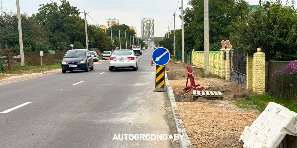 Вдоль улицы Асфальтной в Гродно делают тротуар