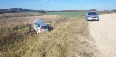 "Ситроен" вылетел с дороги. Пострадала женщина-водитель