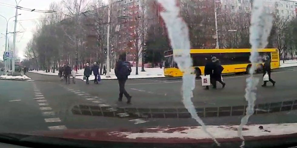 "Внесли в базу с предупреждением" за непропуск пешеходов. Водитель не согласна