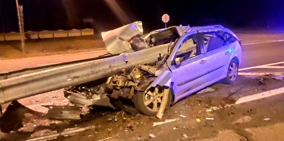 В Беларуси очередной отбойник унес жизнь водителя