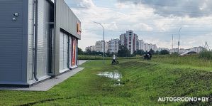 В Грандичах открылся новый продуктовый магазин. Добраться к нему непросто. В чем дело?