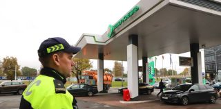 "Никто проехать не может, а они кофе пьют". Лукашенко поручил навести железный порядок на АЗС